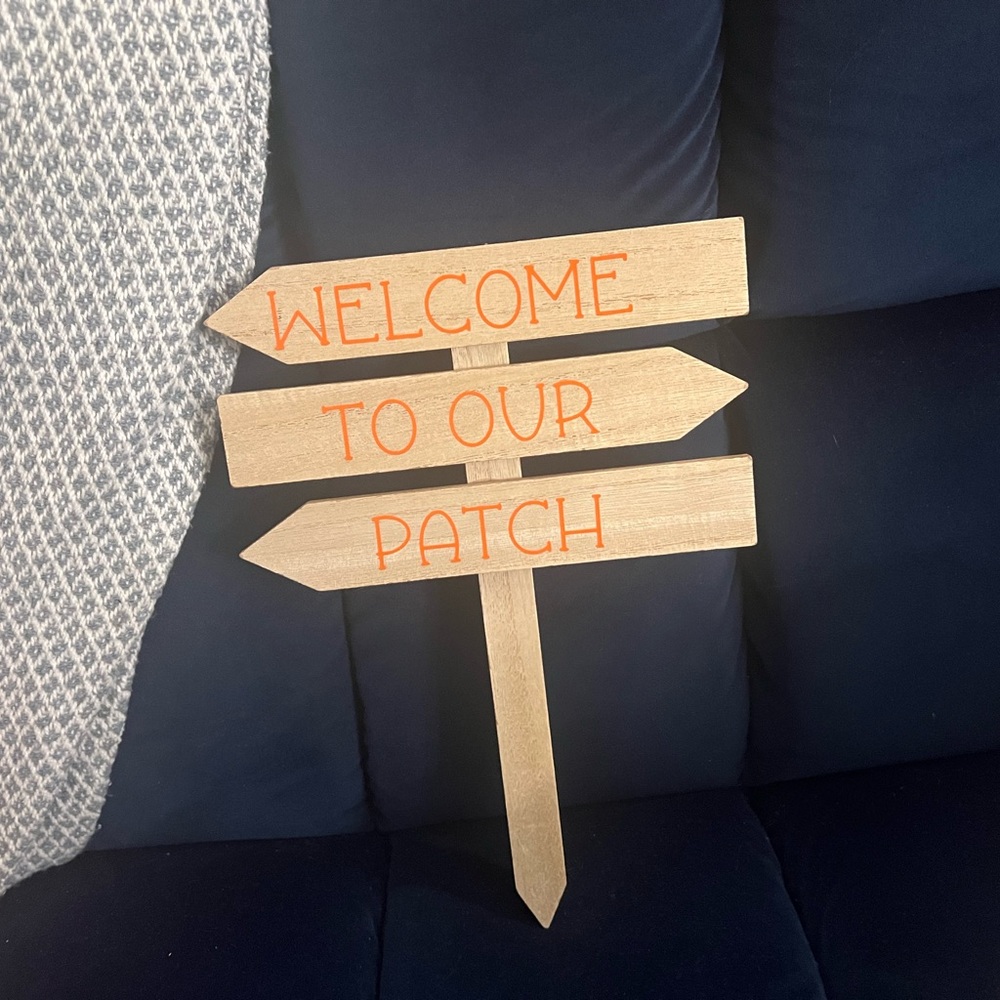 Sign 🪧 “Welcome to our Patch”